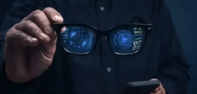 Layar di Balik Mata: Mengapa Smart Contact Lenses Akan Mengakhiri Era Smartphone di Akhir 2026